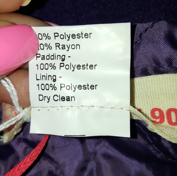 Winter coat zippered front with toggle closure. - Picture 4 of 5